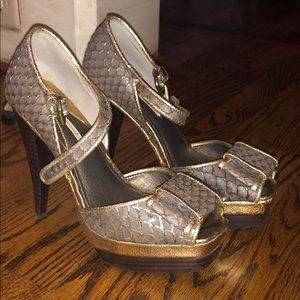 Snake print Pumps